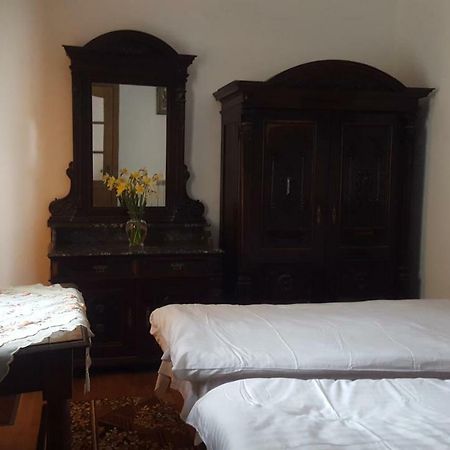 Room In An Old House ตรุสคาเวตส์ ภายนอก รูปภาพ