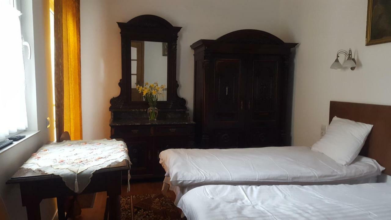 Room In An Old House ตรุสคาเวตส์ ภายนอก รูปภาพ