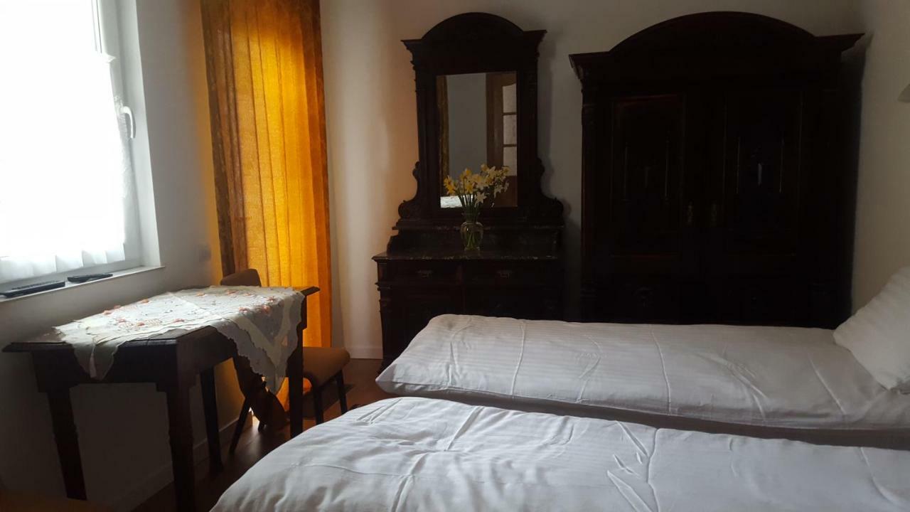 Room In An Old House ตรุสคาเวตส์ ภายนอก รูปภาพ