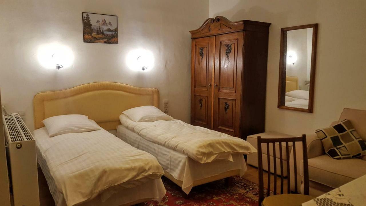 Room In An Old House ตรุสคาเวตส์ ภายนอก รูปภาพ